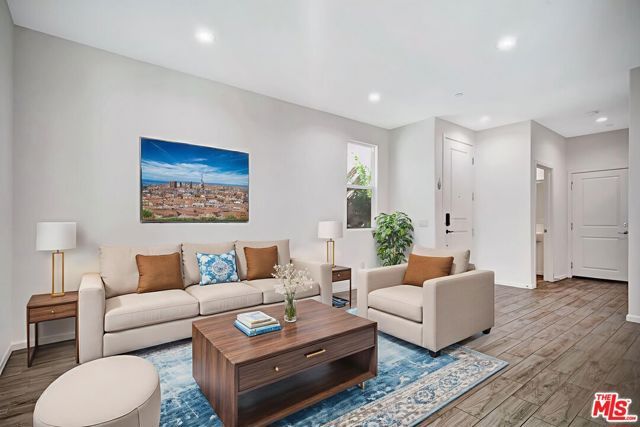 15215 W Fred Way, Van Nuys (los Angeles), CA 91405