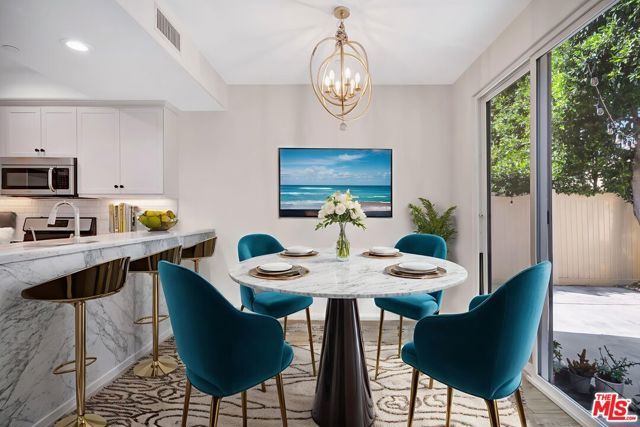 15215 W Fred Way, Van Nuys (los Angeles), CA 91405