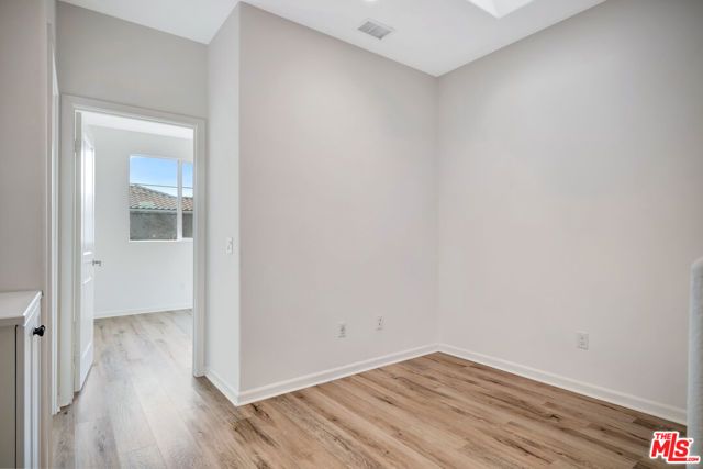 15215 W Fred Way, Van Nuys (los Angeles), CA 91405