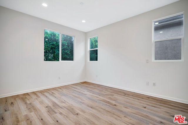 15215 W Fred Way, Van Nuys (los Angeles), CA 91405