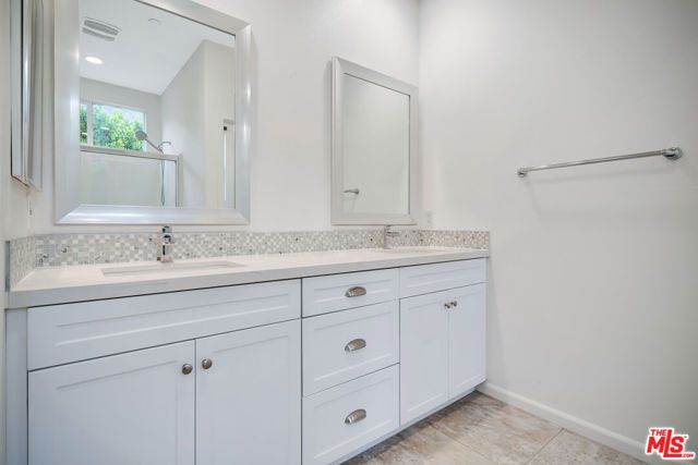 15215 W Fred Way, Van Nuys (los Angeles), CA 91405