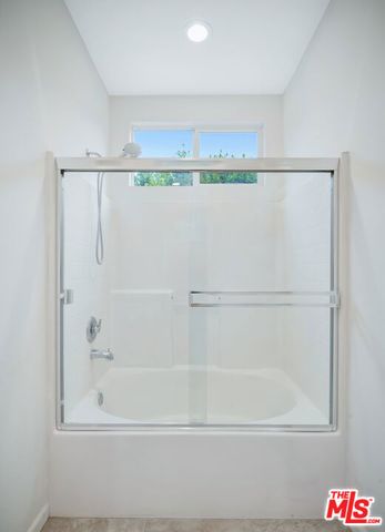 15215 W Fred Way, Van Nuys (los Angeles), CA 91405