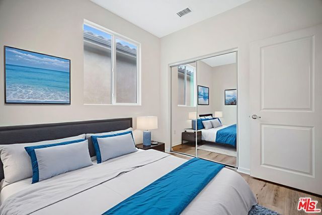 15215 W Fred Way, Van Nuys (los Angeles), CA 91405