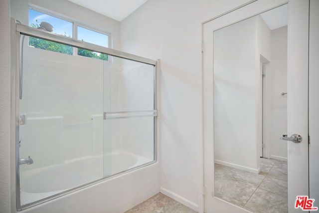 15215 W Fred Way, Van Nuys (los Angeles), CA 91405