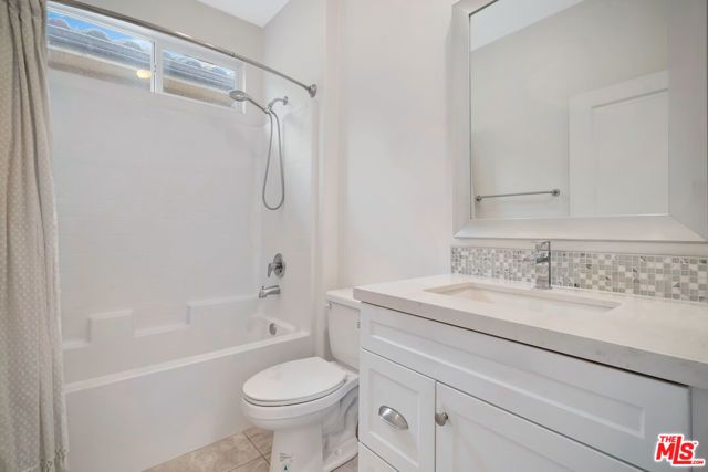 15215 W Fred Way, Van Nuys (los Angeles), CA 91405