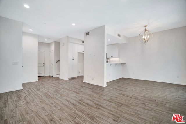 15215 W Fred Way, Van Nuys (los Angeles), CA 91405