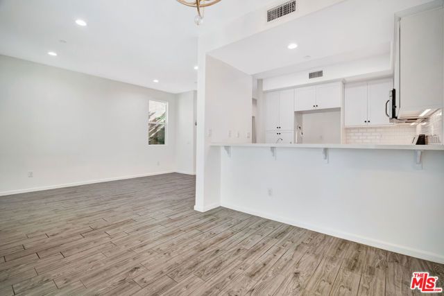 15215 W Fred Way, Van Nuys (los Angeles), CA 91405