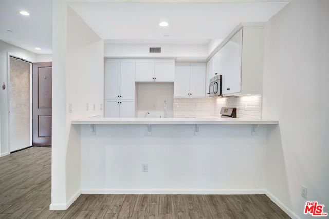 15215 W Fred Way, Van Nuys (los Angeles), CA 91405