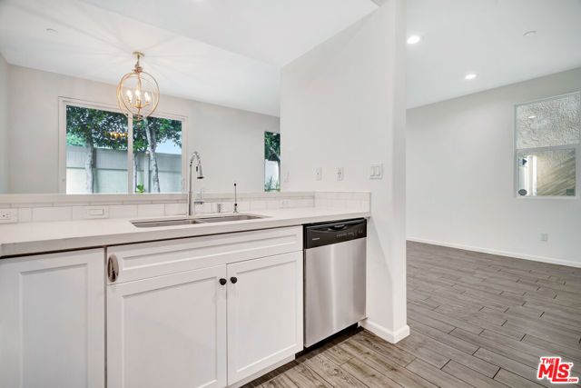 15215 W Fred Way, Van Nuys (los Angeles), CA 91405