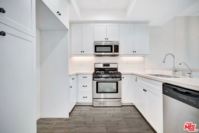 15215 W Fred Way, Van Nuys (los Angeles), CA 91405