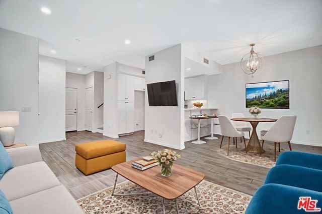 15215 W Fred Way, Van Nuys (los Angeles), CA 91405