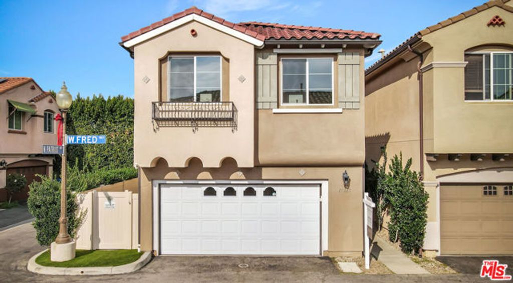 15215 W Fred Way, Van Nuys (los Angeles), CA 91405
