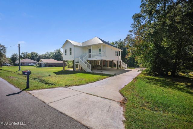 411 Water Street, Waveland, MS 39576