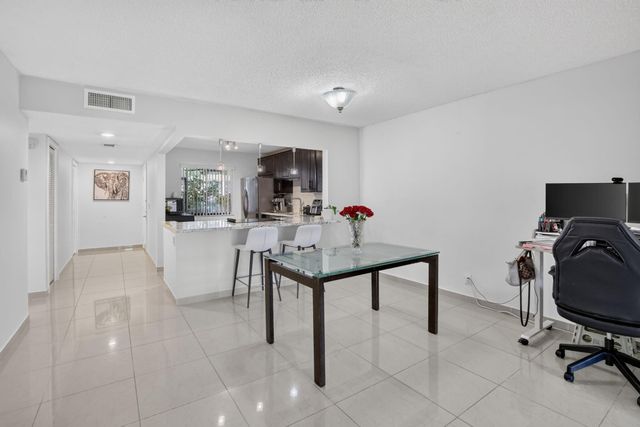 410 Lakeview Drive 103, Weston, FL 33326