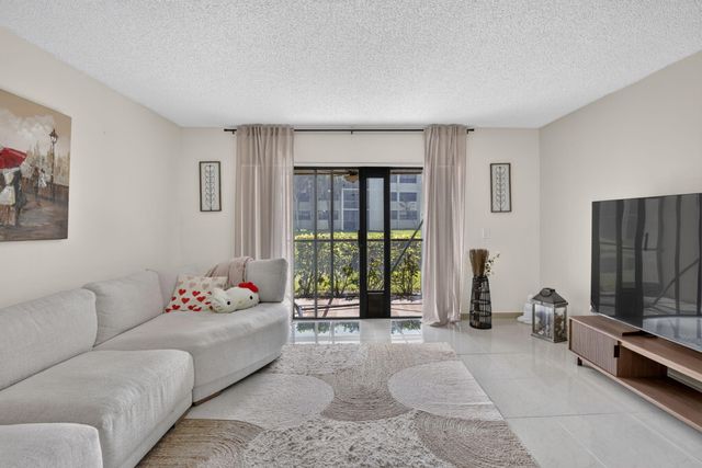 410 Lakeview Drive 103, Weston, FL 33326