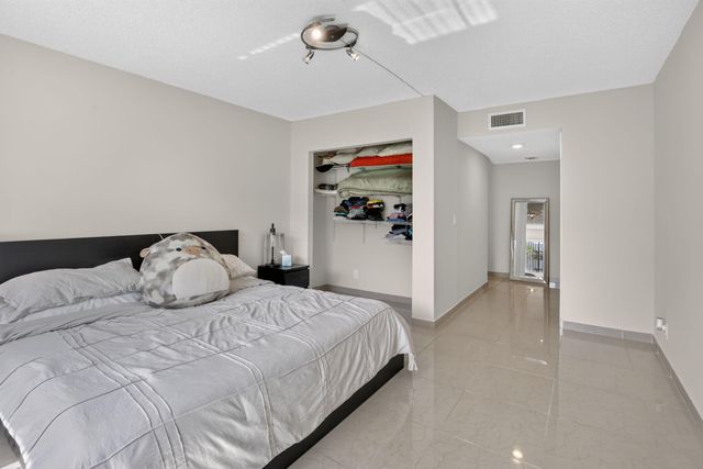 410 Lakeview Drive 103, Weston, FL 33326