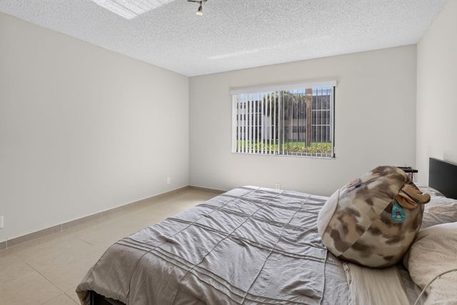 410 Lakeview Drive 103, Weston, FL 33326