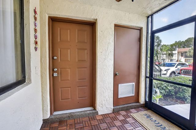 410 Lakeview Drive 103, Weston, FL 33326