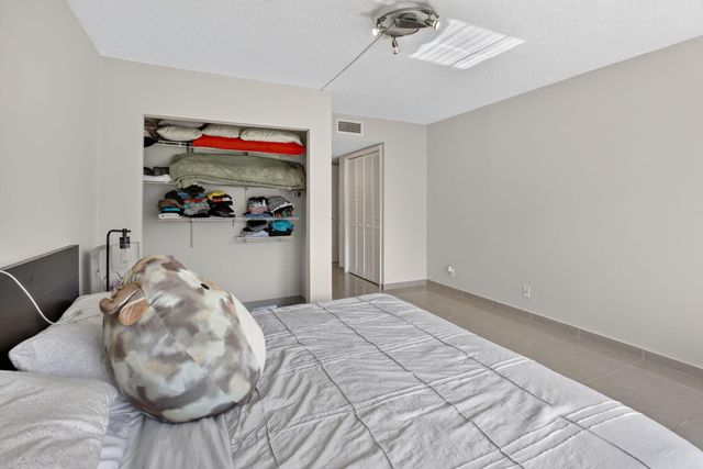 410 Lakeview Drive 103, Weston, FL 33326