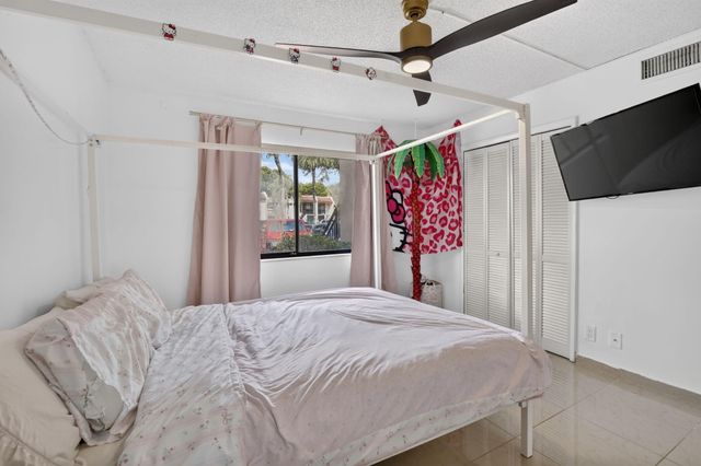410 Lakeview Drive 103, Weston, FL 33326