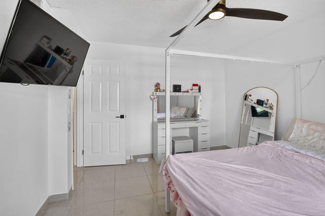 410 Lakeview Drive 103, Weston, FL 33326