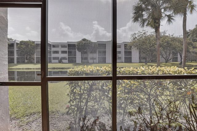 410 Lakeview Drive 103, Weston, FL 33326