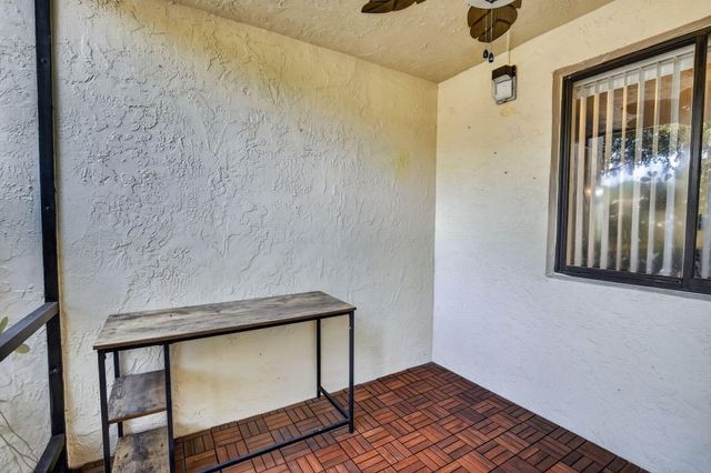 410 Lakeview Drive 103, Weston, FL 33326