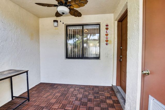 410 Lakeview Drive 103, Weston, FL 33326