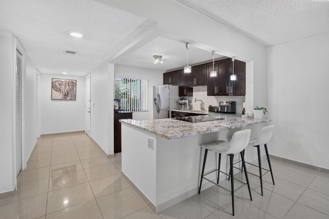 410 Lakeview Drive 103, Weston, FL 33326