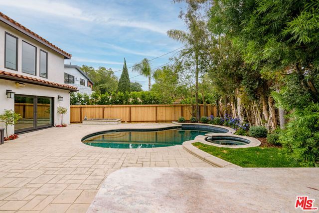 2627 Castle Heights Place, Los Angeles, CA 90034