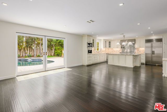 2627 Castle Heights Place, Los Angeles, CA 90034