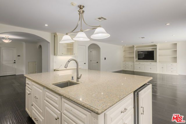 2627 Castle Heights Place, Los Angeles, CA 90034