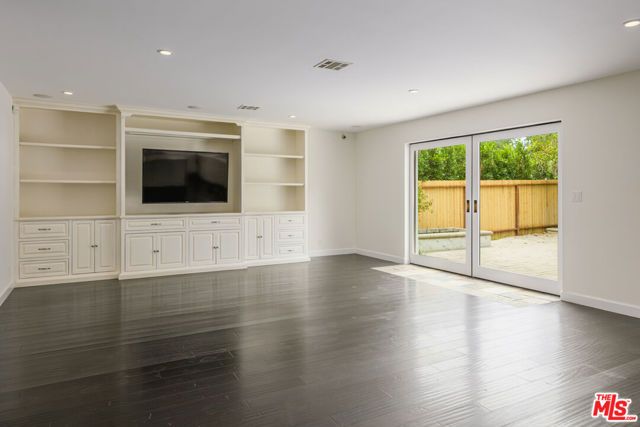 2627 Castle Heights Place, Los Angeles, CA 90034