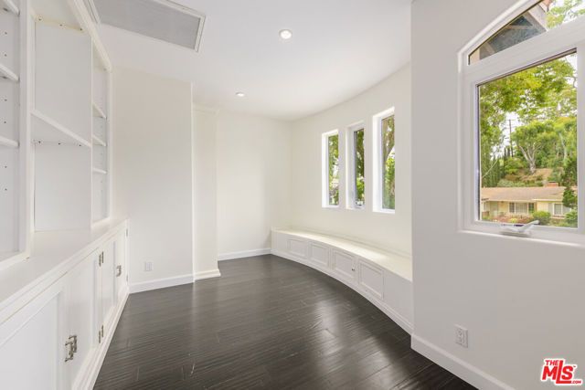 2627 Castle Heights Place, Los Angeles, CA 90034