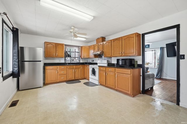 2822 Barnhart Avenue, Fort Wayne, IN 46805