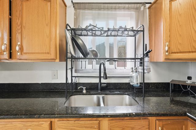 2822 Barnhart Avenue, Fort Wayne, IN 46805