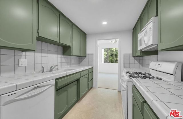 10465 Eastborne Avenue 206, Los Angeles, CA 90024