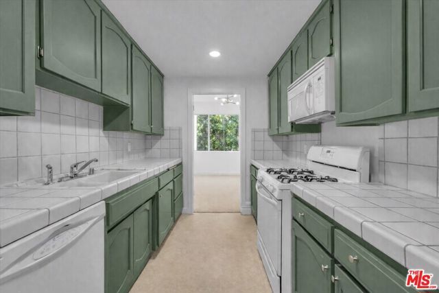 10465 Eastborne Avenue 206, Los Angeles, CA 90024