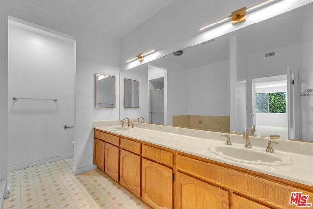 10465 Eastborne Avenue 206, Los Angeles, CA 90024