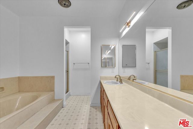 10465 Eastborne Avenue 206, Los Angeles, CA 90024