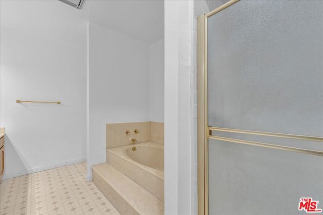 10465 Eastborne Avenue 206, Los Angeles, CA 90024