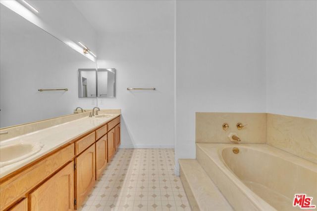 10465 Eastborne Avenue 206, Los Angeles, CA 90024