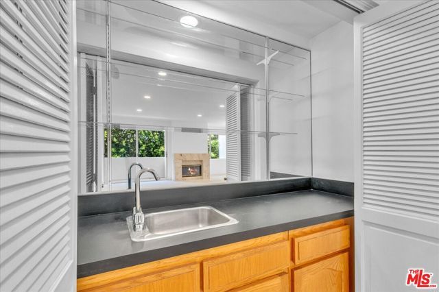 10465 Eastborne Avenue 206, Los Angeles, CA 90024