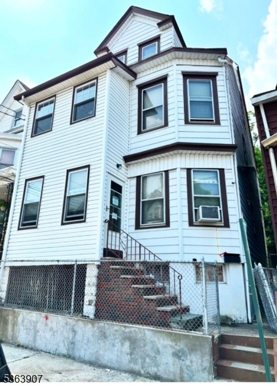 243 N 4Th St, Paterson City, NJ 07522