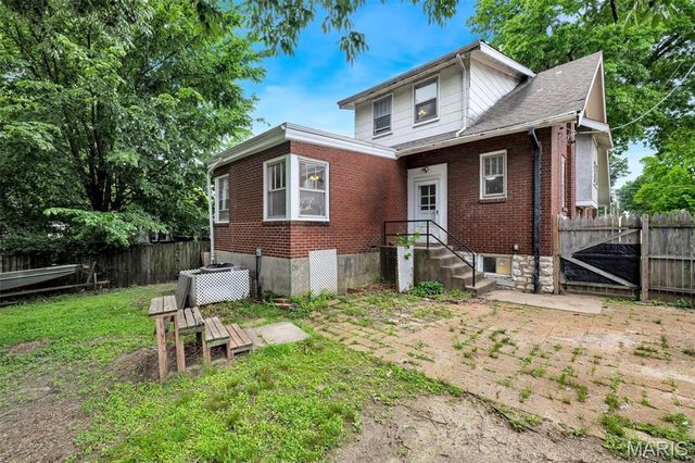 2312 Bellevue Avenue, Maplewood, MO 63143