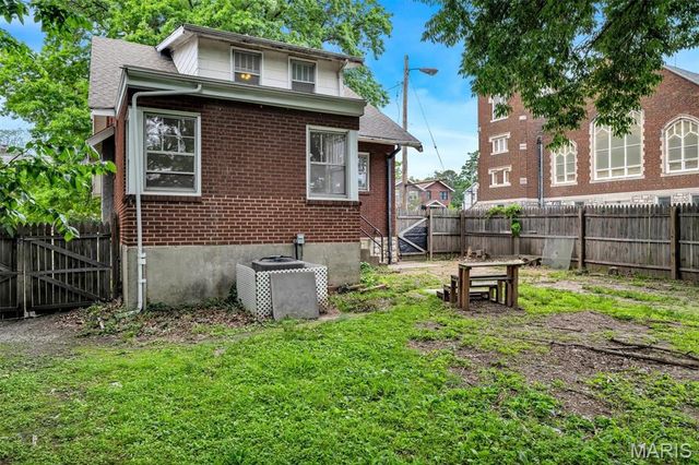 2312 Bellevue Avenue, Maplewood, MO 63143