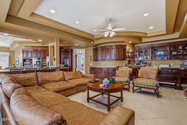 5806 DIAMOND POINT Circle, El Paso, TX 79912