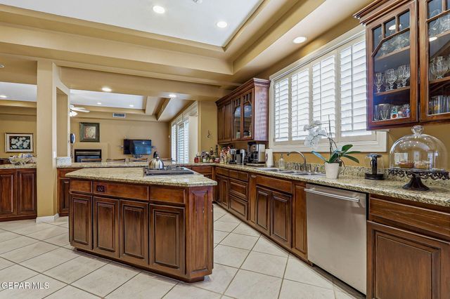 5806 DIAMOND POINT Circle, El Paso, TX 79912