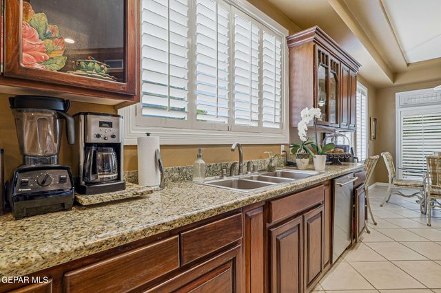 5806 DIAMOND POINT Circle, El Paso, TX 79912