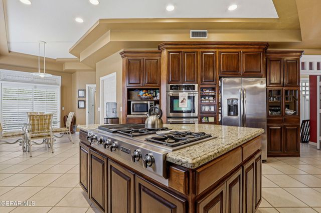 5806 DIAMOND POINT Circle, El Paso, TX 79912